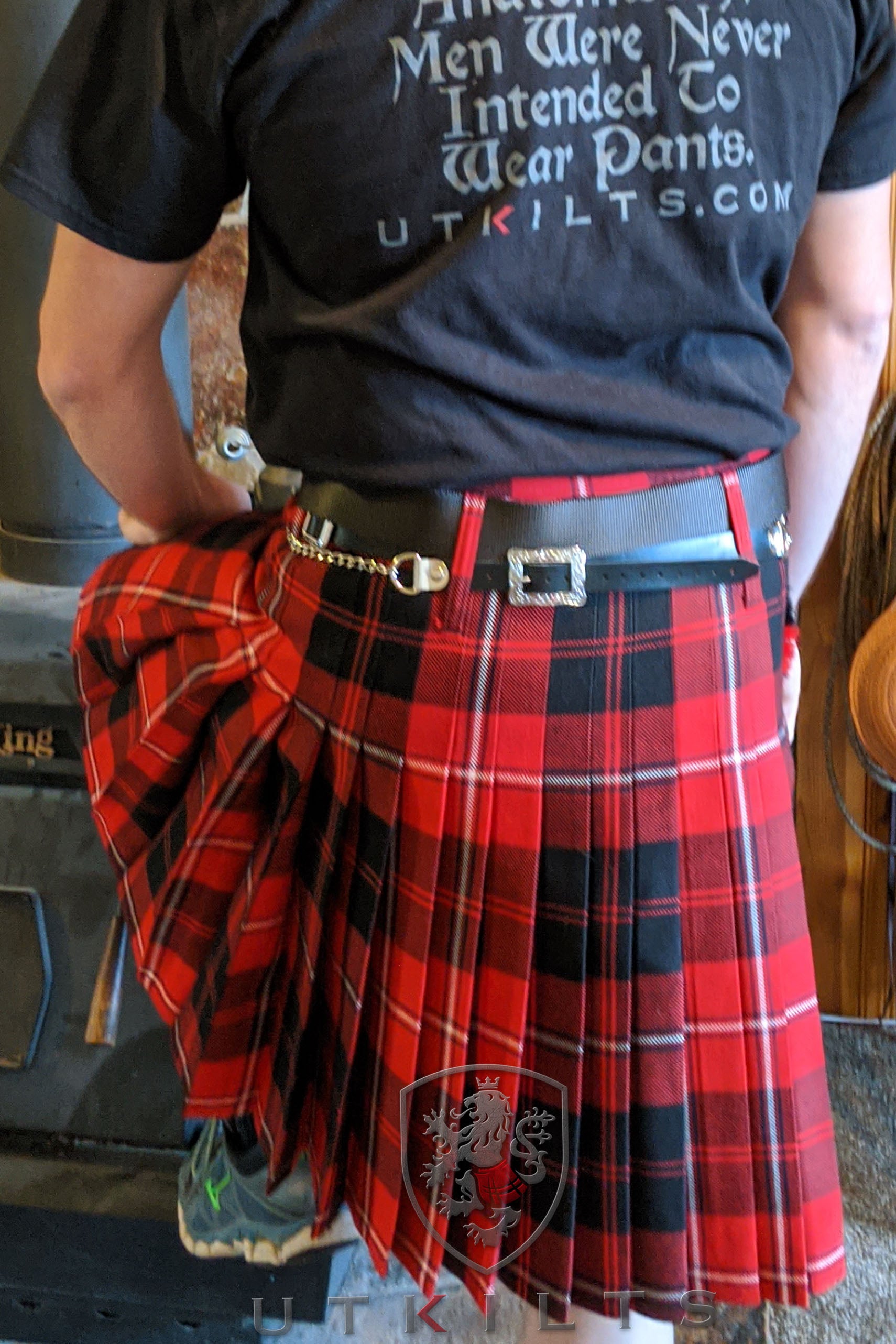Men's Scottish 5 Yard Traditional 13oz Kilt – Acrylic Wool – GnG Outdoor