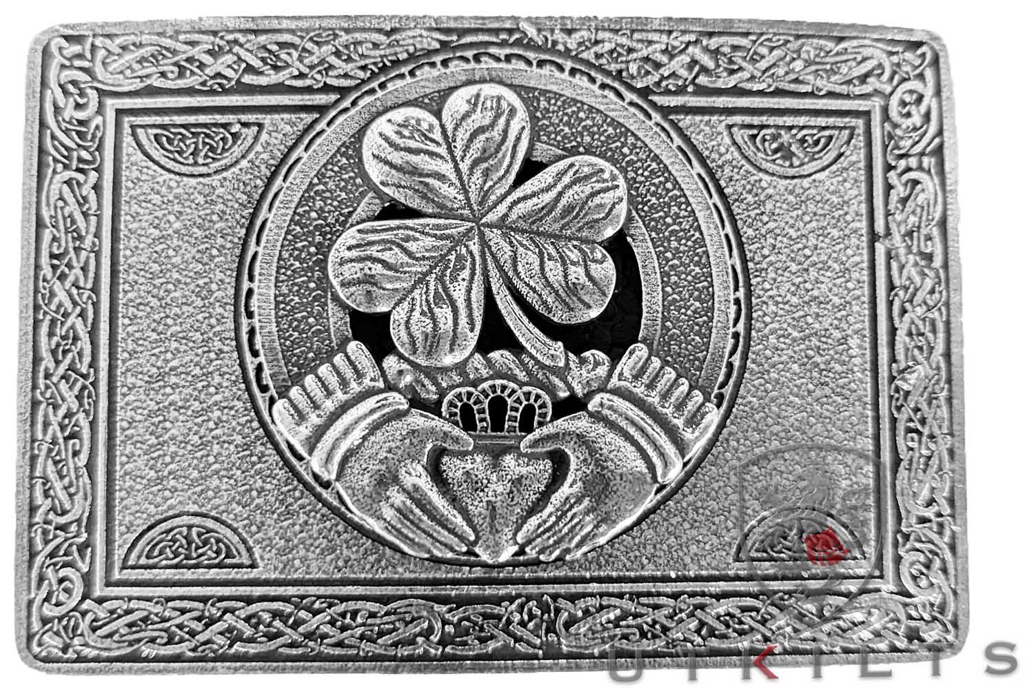  A silver clover buckle featuring an intricately designed shamrock at its center, showcasing elegance and charm.