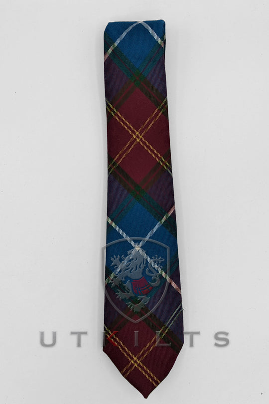 A premium wool tartan necktie featuring a classic Scottish design, perfect for formal occasions and stylish ensembles.