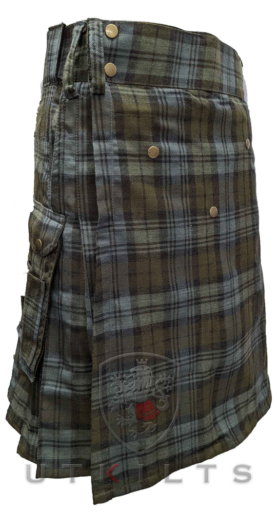 A stylish men's plaid kilt equipped with pockets, blending classic patterns with functional elements for everyday wear.