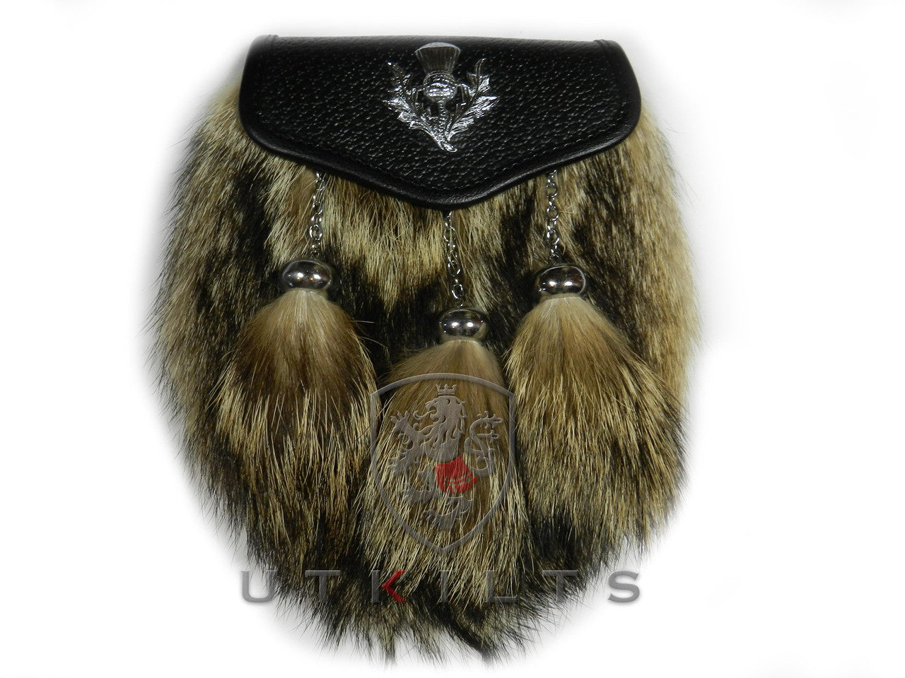  A black fur pouch featuring a metal chain and two decorative tassels, elegantly designed for style and functionality.